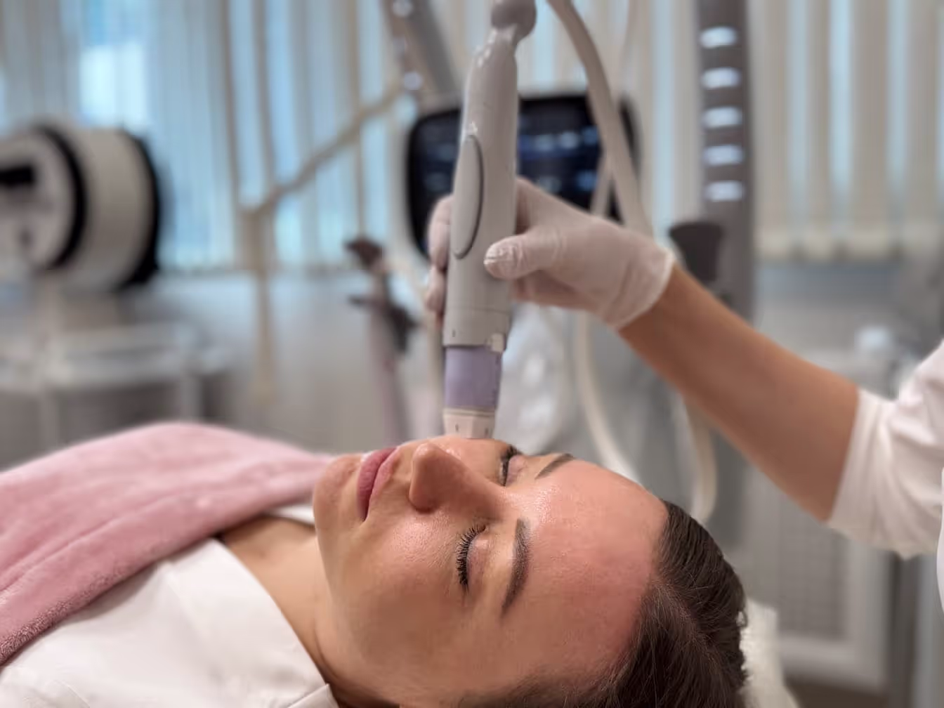 Подтяжка и омоложение кожи без операции